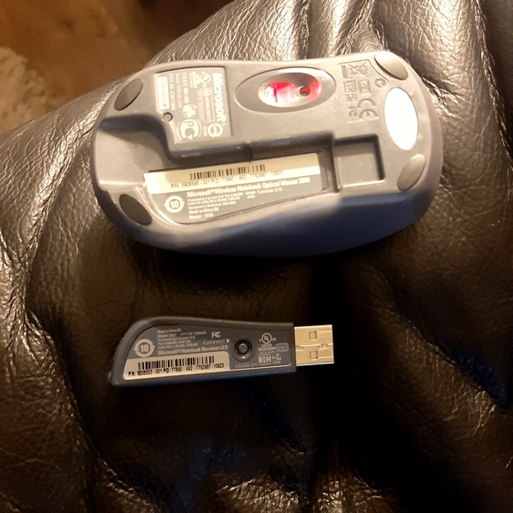 Microsoft Wireless Notebook Optical Mouse 3000      c - Picture 2 of 4